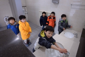 청구어린이공원 화장실 ‘밝고 깨끗하게’