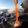 바다로 떨어지는 시뻘건 ‘용암폭포’ 하와이서 포착