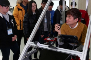 손가락으로 운전하는 자동차