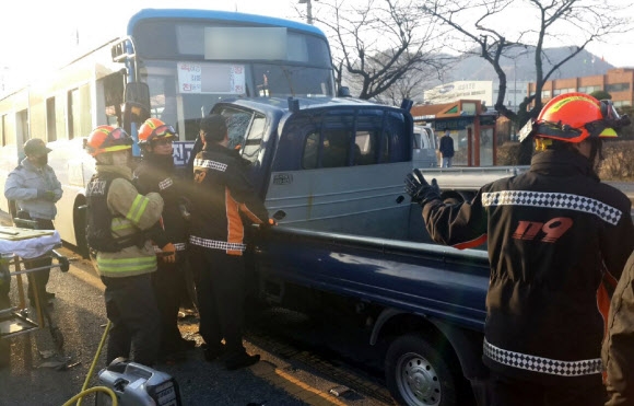 당뇨병 운전기사가 몰던 시내버스와 트럭 충돌