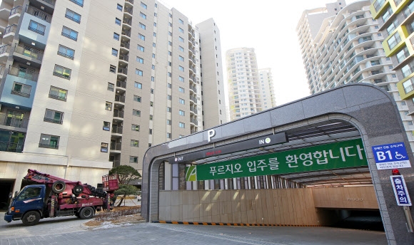 위례신도시에 첫 민영 아파트 집들이 시작