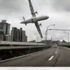 대만機 이륙 직후 하천 추락… 최소 25명 사망