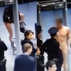 그렇게 엄격해?…공항 보안검색에 항의, 벌거벗은 남성