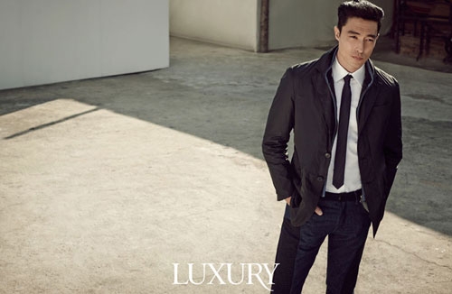 다니엘 헤니, 젠틀맨의 봄… 섹시한 눈빛에 매료되다 / 사진제공:럭셔리(LUXURY)