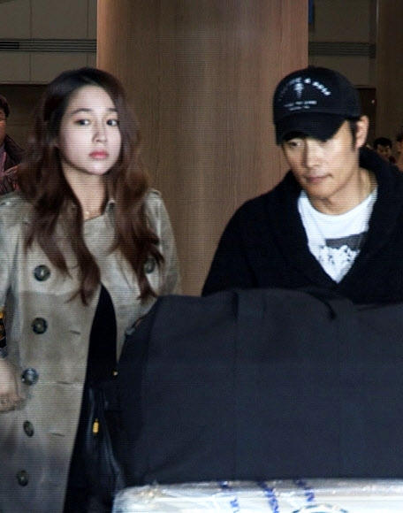 귀국하는 이병헌-이민정 부부