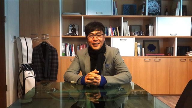 김영진 대표가 “포기하지 않는 것이 재기의 비결”이라고 말하고 있다. 디자인일어소시에이츠 제공