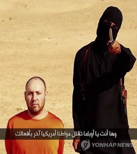 극단주의 무장단체 이슬람국가(IS)의 인질참수 영상에 등장하는 IS 대원 ‘지하디 존’의 어머니가 지난해 IS의 첫 참수 영상을 보고 아들을 단번에 알아봤다고 영국 텔레그래프 등이 2일(현지시간) 보도했다. 