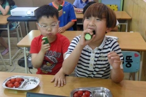 제철과일 먹고 힘내렴