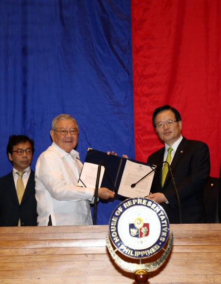 한·필리핀 협력강화 결의문 전달 
