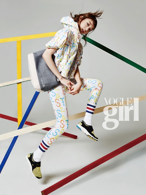 ‘여왕의 꽃’ 이성경, 스포티 걸로 변신 <br>사진출처: 보그걸
