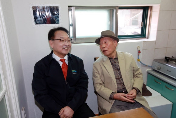 ’임대주택’ 방문한 유일호 국토교통부 장관