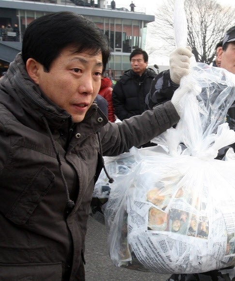 박상학 ”대북전단 살포 당분간 중단한다”