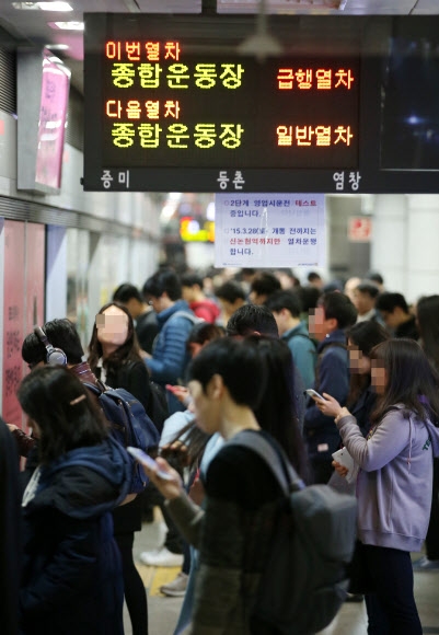 혼잡한 서울 지하철 9호선, 오는 8월 신규 차량 투입