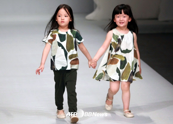 ‘중국 패션 위크(China Fashion Week) JNBY 어린이 컬렉션( JNBY Children Collection)