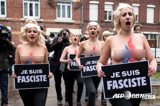 [포토+6] “나는 파시스트다…” 노출시위 벌이는 페멘 회원들