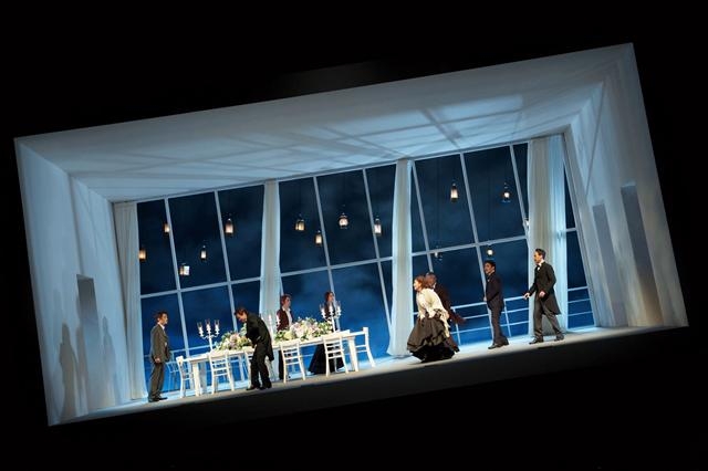 과거와의 대화… 연극 ‘사회의 기둥들’