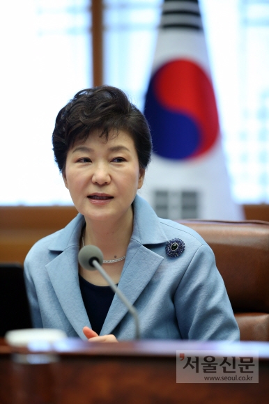 박근혜 대통령이 6일 오전 수석비서관회의에서 모두발언을 하고 있다.  안주영 기자 jya@seoul.co.kr