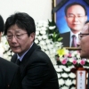 “정치만 안 했어도”… 말은 아꼈지만 문상객들 성토 반, 푸념 반
