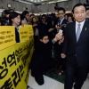 [성완종 리스트 파문] 성완종 동행했던 측근 “테이핑한 비타 500 박스 놓고 왔다”