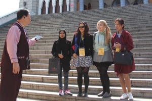 “아름다운 한복 색, 남산길에서 찾았어요”