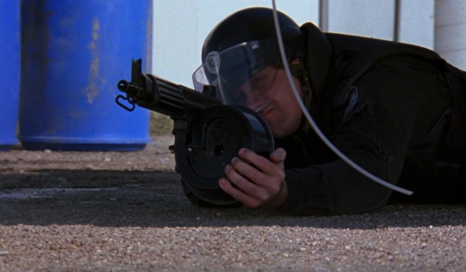 국산 기관단총 K1A가 영화 로보캅2에 등장한 사실 알고 계시나요. 과거 미국에 민간용으로 수출하기도 한 명품 무기입니다. 로보캅2 영상캡쳐