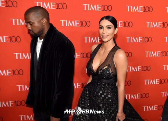 할리우드 배우 킴 카다시안(34)와 남편 랩퍼 카니예 웨스트(37) 부부