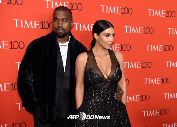 할리우드 배우 킴 카다시안(34)와 남편 랩퍼 카니예 웨스트(37) 부부