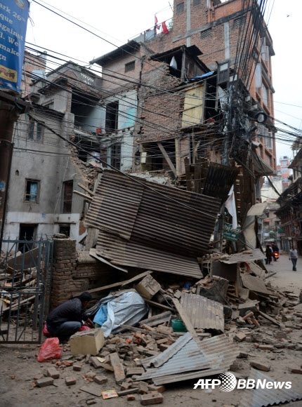 네팔 카트만두의 지진 피해현장 ⓒAFPBBNews=News1