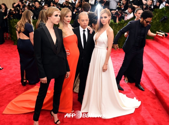 타이완 패션디자이너 제이슨 우와 모델들