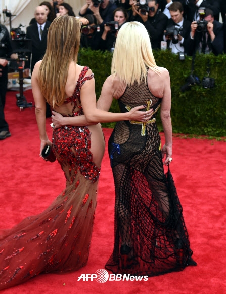 도나텔라 베르사체와 제니퍼 로페즈(Donatella Versace and Jennifer Lopez)