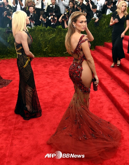 도나텔라 베르사체와 제니퍼 로페즈(Donatella Versace and Jennifer Lopez)