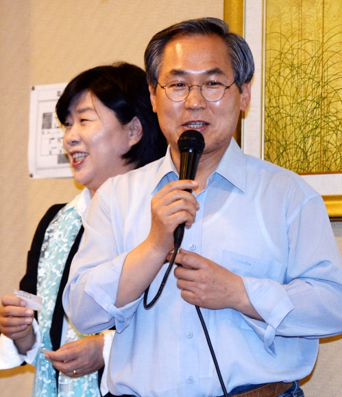 인사말하는 우윤근 원내대표