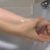 수족구병 이른 유행, 손 씻을 때는 고형비누보다 물비누를?