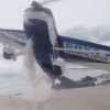 비행기와 고속 보트 충돌 위기…아찔한 순간 포착