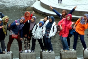 청계천에 뜬 그녀들 ‘김~치’