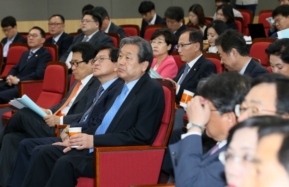 공무원연금 개혁 토론회에 붐비는 새누리당