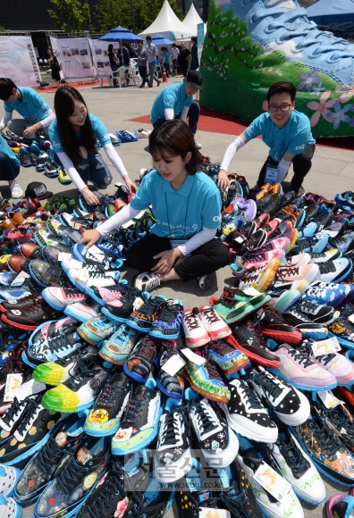 몽골 청소년에게 희망 운동화 보낸다