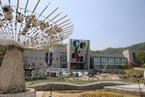 [명인·명물을 찾아서] 이색·채색·본색… 각양각색 도자의 멋