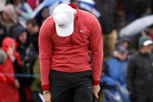 Rory McIlroy reacts after missing a putt