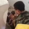 中 재래식 화장실에 빠진 신생아 구조 ‘도대체 무슨 일?’