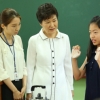[포토] 손씻기 수업 참관하는 박근혜 대통령