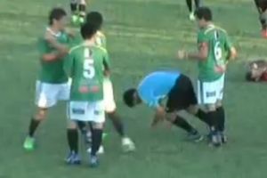 옐로카드 받자 심판 때려 기절시킨 아르헨 축구선수