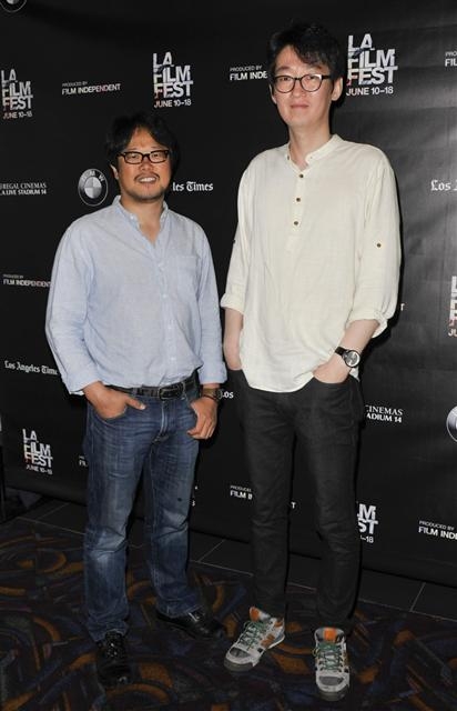 지난 13일 제21회 LA국제영화제에서 열린 ‘님아, 그 강을 건너지 마오’ 첫 상영회에 앞서 진모영(왼쪽) 감독과 한경수 프로듀서가 기자들 앞에 나란히 섰다. 이날 상영회는 상영관 전석 매진을 기록했다.  대명문화공장 제공