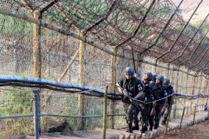 “오늘 새벽 북한군 장교 1명·주민 1명 서해상에서 귀순”