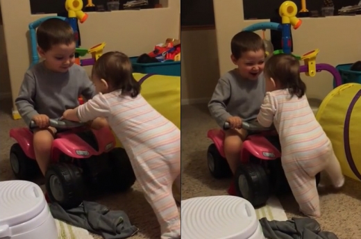 [한줄 영상]걸음마 연습하는 여동생 격려하는 어린 소년