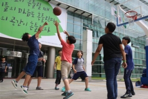 관악구청 앞마당은 주민들 ‘놀이 공간’
