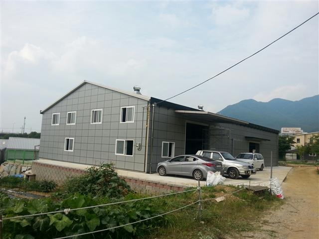 물류창고로 불법 용도변경된 경기 하남시 창우동의 한 유리온실.