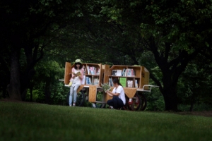 푸른 숲속 책 향기에 취하다