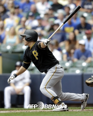 [포토] 강정호, 시원하게 휘두른 방망이…‘멀티히트’에도 불구 팀은 패배