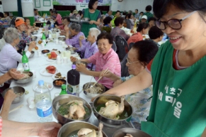 “삼계탕 드시고 무더위 이겨내세요”